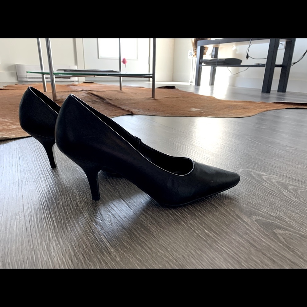 George’s closed toe kitten heels (OG $ ~ 60) size 8